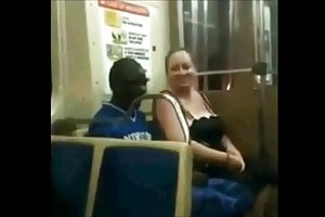 बीबीडब्ल्यू फूहड़ काला मुर्गा पर ट्रेन रूसी में वयस्कों के लिए खेल