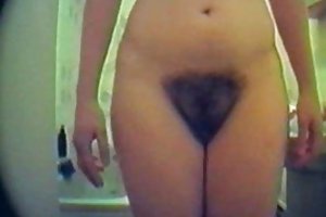 बालों वाली लड़की छिपे हुए कैमरे पर पकड़ा डाउनलोड अश्लील फ़्लैश खेल