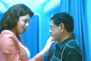 काजल अग्रवाल गर्म चुंबन के साथ एक आदमी अनदेखी नष्ट क्लिप पोर्न कहानियों में ट्रेन