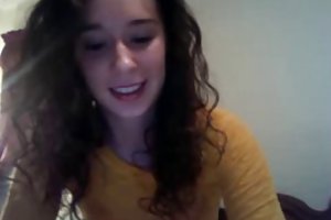 शर्मीली लड़की कैमरे पर अश्लील माँ