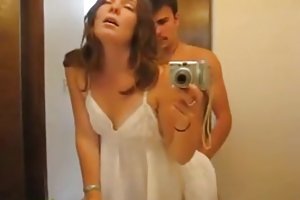 नरक के रूप में सेक्सी पत्नी बाथरूम में... समूह सेक्स के साथ माँ