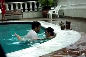 पूल में सेक्स ।  पोर्न ऑनलाइन शिक्षक