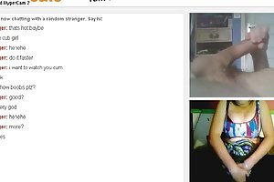 किशोर और परिपक्व 2 लड़कियों के एक डिप्लोमा पोर्न देखना सिखाता है