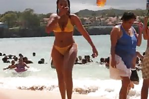 में पारदर्शी बिकनी अश्लील फोटो के साथ