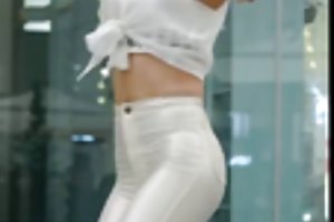 कोरियाई नृत्य समूह कमबख्त मांस रूसी अश्लील घड़ी