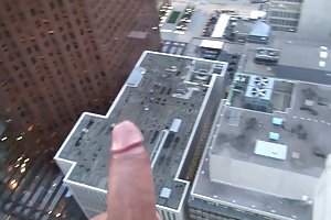 , खिड़की के बाहर अश्लील फोटो के साथ