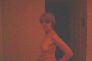 पत्नी स्ट्रिप्स और Masturbates रूसी पोर्न 90 ऑनलाइन