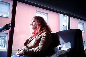 Bus और train अश्लील परिपक्व युगल धारा निकलना