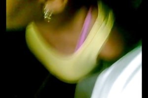 वह देता है उसे प्रहार उसके स्तन अश्लील वीडियो के लिए देखो