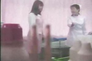 एशियाई लड़की पर विपठ्ठन चिकित्सा परीक्षा अश्लील सेक्स बाप